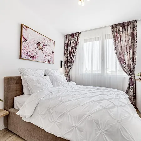 Elegant Apartment Near Afi & Atrium Mall Arad Exterior photo