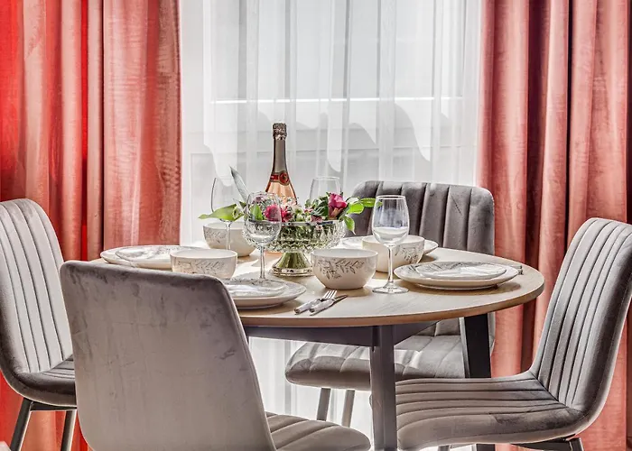 Elegant Apartment Near Afi & Atrium Mall