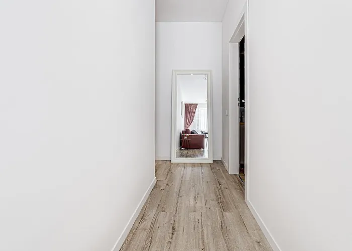 Elegant Apartment Near Afi & Atrium Mall