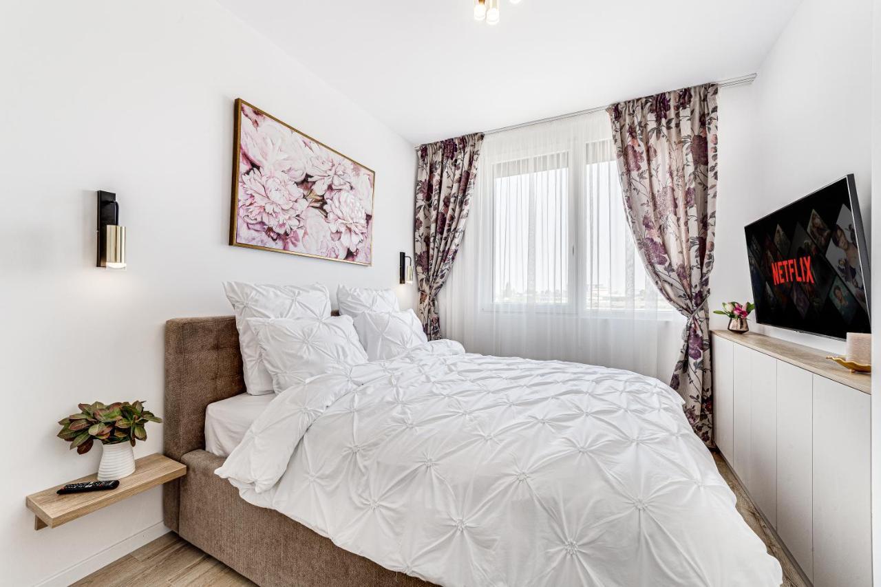 Elegant Apartment Near Afi & Atrium Mall Apartment Arad