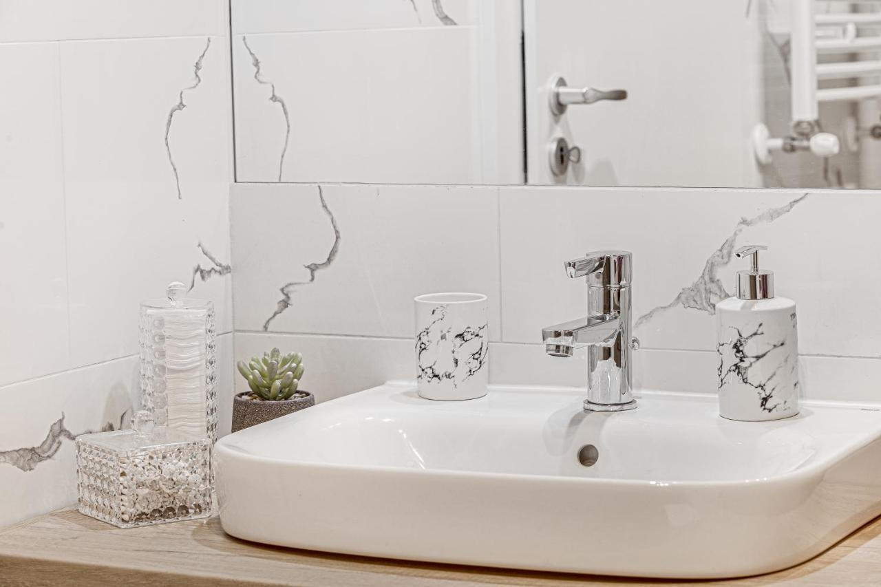 Elegant Apartment Near Afi & Atrium Mall Apartment Arad